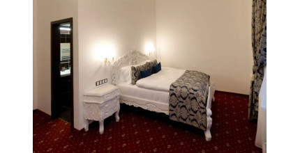 Dárkový poukaz na Dámskou jízdu na skleničku pro 2 osoby na zámku – náhled 2