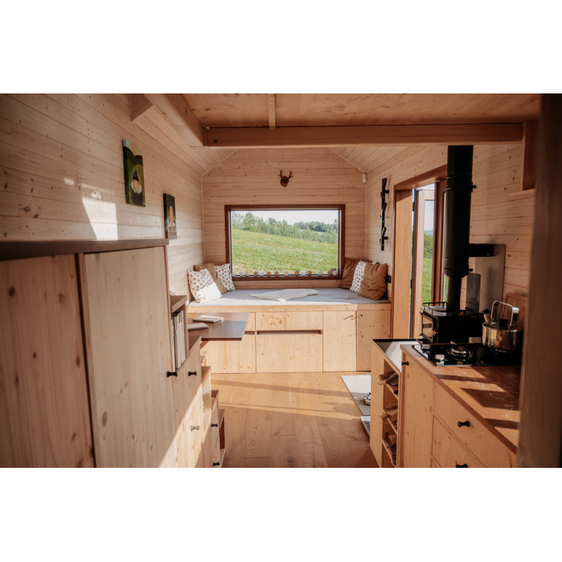 Dárkový poukaz na ubytování v přírodě v tiny housu Neposeda – náhled 3