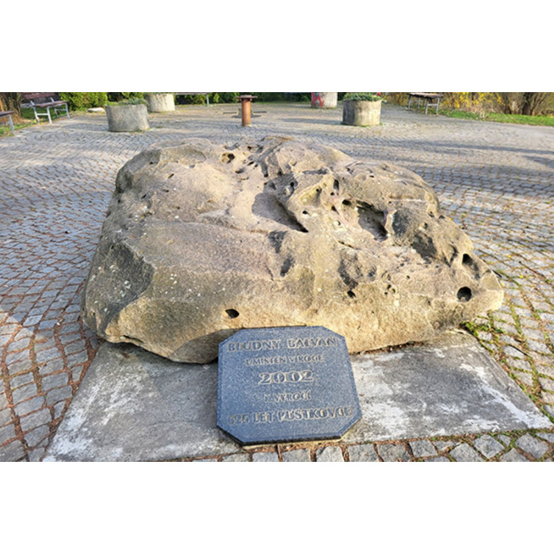 Dárkový poukaz na venkovní únikovou hru Kufr spadlý z nebe – náhled 2