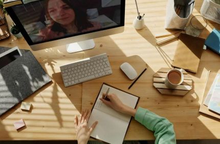 Dárkový poukaz na jazykový kurz online dle vlastního výběru – Darujpoukaz.cz