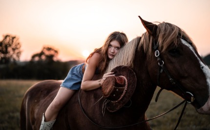 Dárkový poukaz na zážitkové focení s koňmi – Darujpoukaz.cz