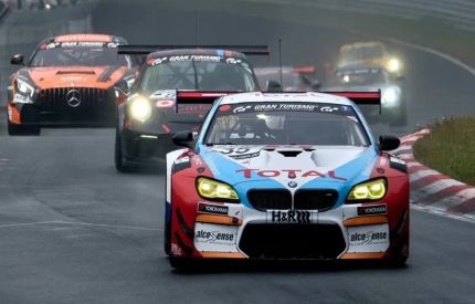 Dárkový poukaz na závodním simulátoru - Staň se závodníkem v srdci Brna – Darujpoukaz.cz