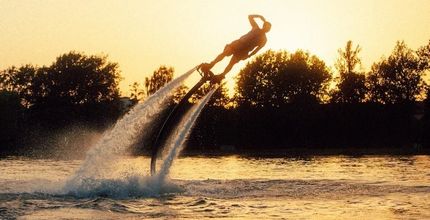 Dárkový poukaz na Let na Flyboardu s profesionály – Darujpoukaz.cz