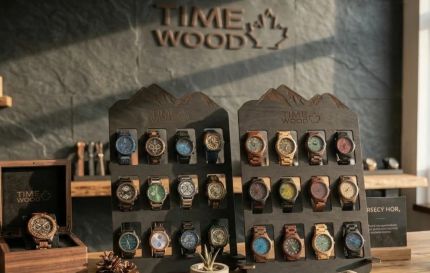 Dárkový poukaz na workshop výroby dřevěných hodinek TimeWood v Praze či Ostravě – Darujpoukaz.cz