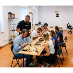 Dárkový poukaz na workshop výroby dřevěných hodinek TimeWood v Praze či Ostravě – náhled 7