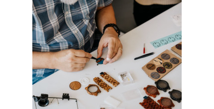 Dárkový poukaz na workshop výroby dřevěných hodinek TimeWood v Praze či Ostravě – náhled 3
