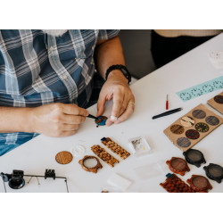 Dárkový poukaz na workshop výroby dřevěných hodinek TimeWood v Praze či Ostravě – náhled 3