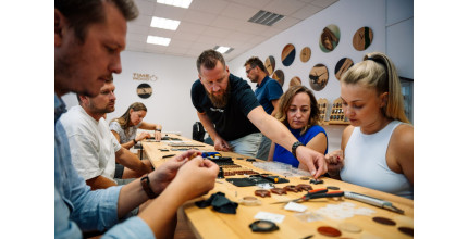 Dárkový poukaz na workshop výroby dřevěných hodinek TimeWood v Praze či Ostravě – náhled 2