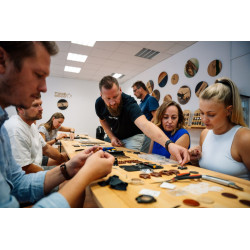 Dárkový poukaz na workshop výroby dřevěných hodinek TimeWood v Praze či Ostravě – náhled 2