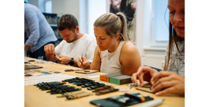 Dárkový poukaz na workshop výroby dřevěných hodinek TimeWood v Praze či Ostravě – náhled 16