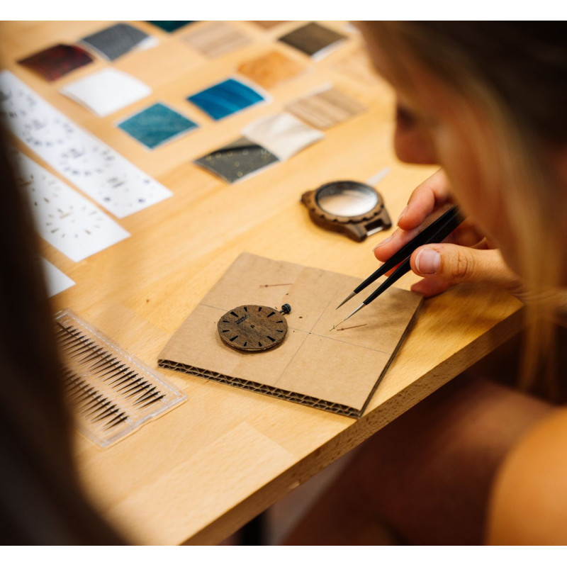 Dárkový poukaz na workshop výroby dřevěných hodinek TimeWood v Praze či Ostravě – náhled 5