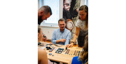 Dárkový poukaz na workshop výroby dřevěných hodinek TimeWood v Praze či Ostravě – náhled 19