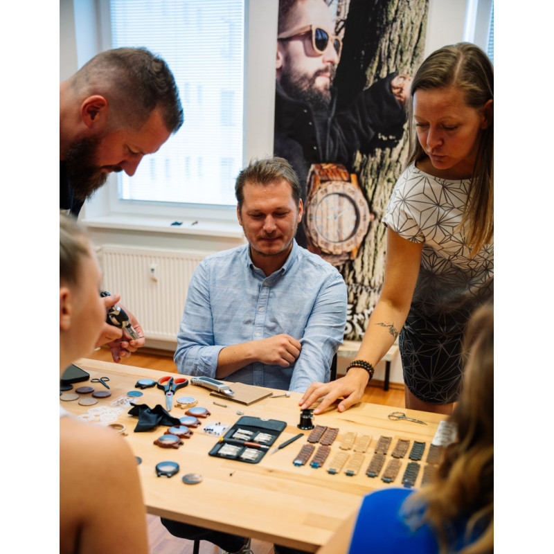 Dárkový poukaz na workshop výroby dřevěných hodinek TimeWood v Praze či Ostravě – náhled 19