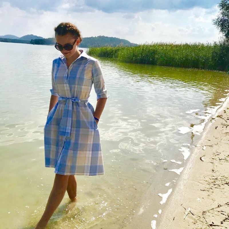 Dárkový poukaz na nadčasové košilové šaty na míru – náhled 4