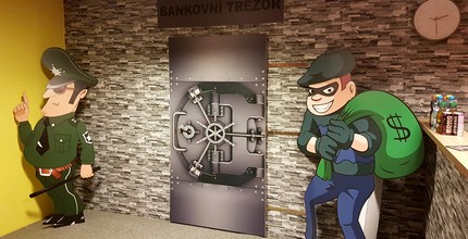 Dárkový poukaz Úniková hra Vyloupení z trezoru pro 3 až 6 hráčů