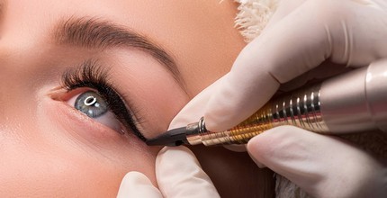 Permanentní make-up horních očních linek