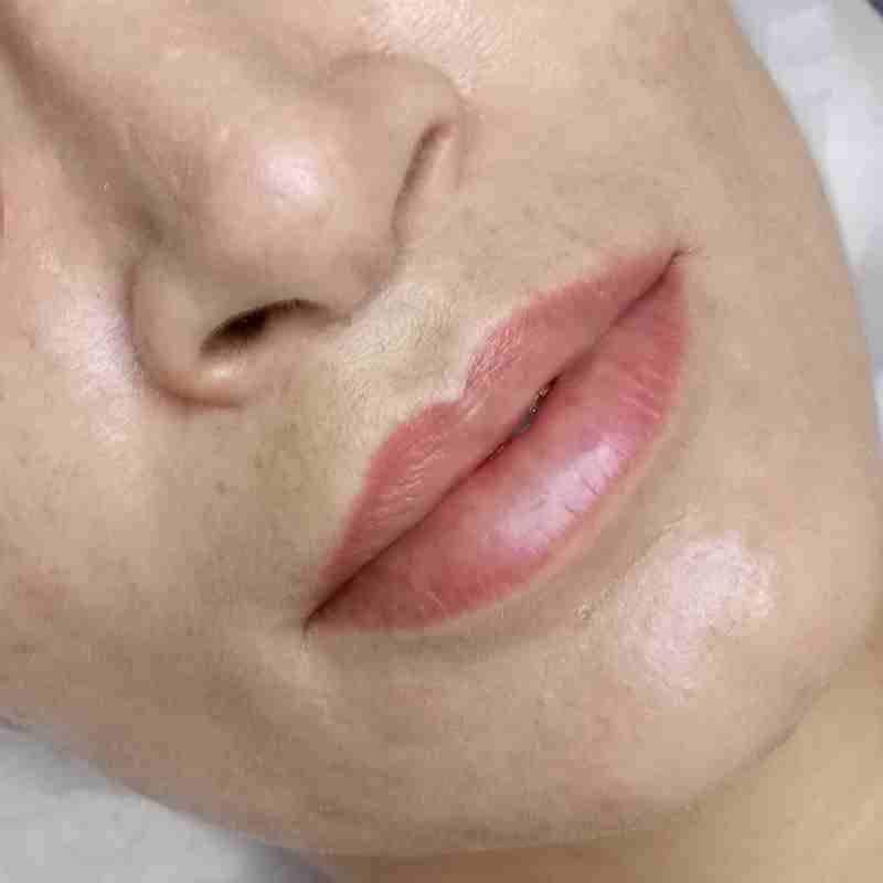 Dárkový poukaz na permanentní make-up rtů v hodnotě 4 500 Kč – náhled 4