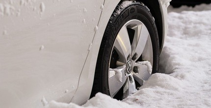 Vyprošťování vozidla ze sněhu nebo příkopu