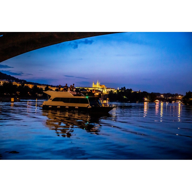 Dárkový poukaz na Privátní plavbu po Vltavě na luxusní jachtě - 3 hod – náhled 9