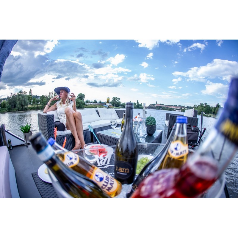 Dárkový poukaz na Privátní plavbu po Vltavě na luxusní jachtě - 3 hod – náhled 6