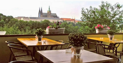 Dárkový poukaz Tříchodové menu s romantickým posezením nad Prahou