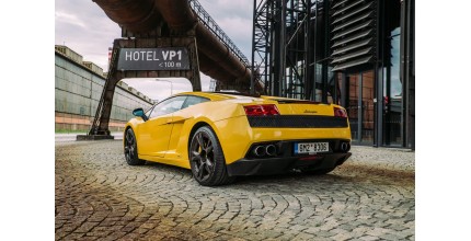 Dárkový poukaz na 2 x 20 minut jízdy v Lamborghini a Mustang GT