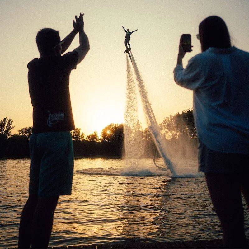 Dárkový poukaz na Let na Flyboardu s profesionály – náhled 2