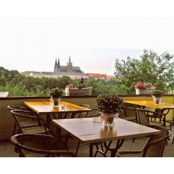 Dárkový poukaz na tříchodové menu s romantickým posezením nad Prahou
