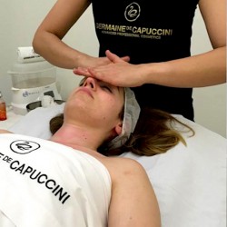 Dárkový poukaz na kompletní profesionální ošetření obličeje s masáží