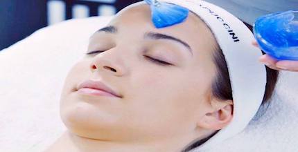 Dárkový poukaz Dárkový poukaz na kompletní profesionální ošetření obličeje s masáží