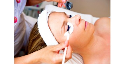 Kosmetické ošetření obličeje s masáží hlavy