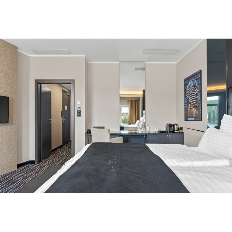 Dárkový poukaz na noc v Tančícím domě s lahví Champagne pro dva – náhled 4