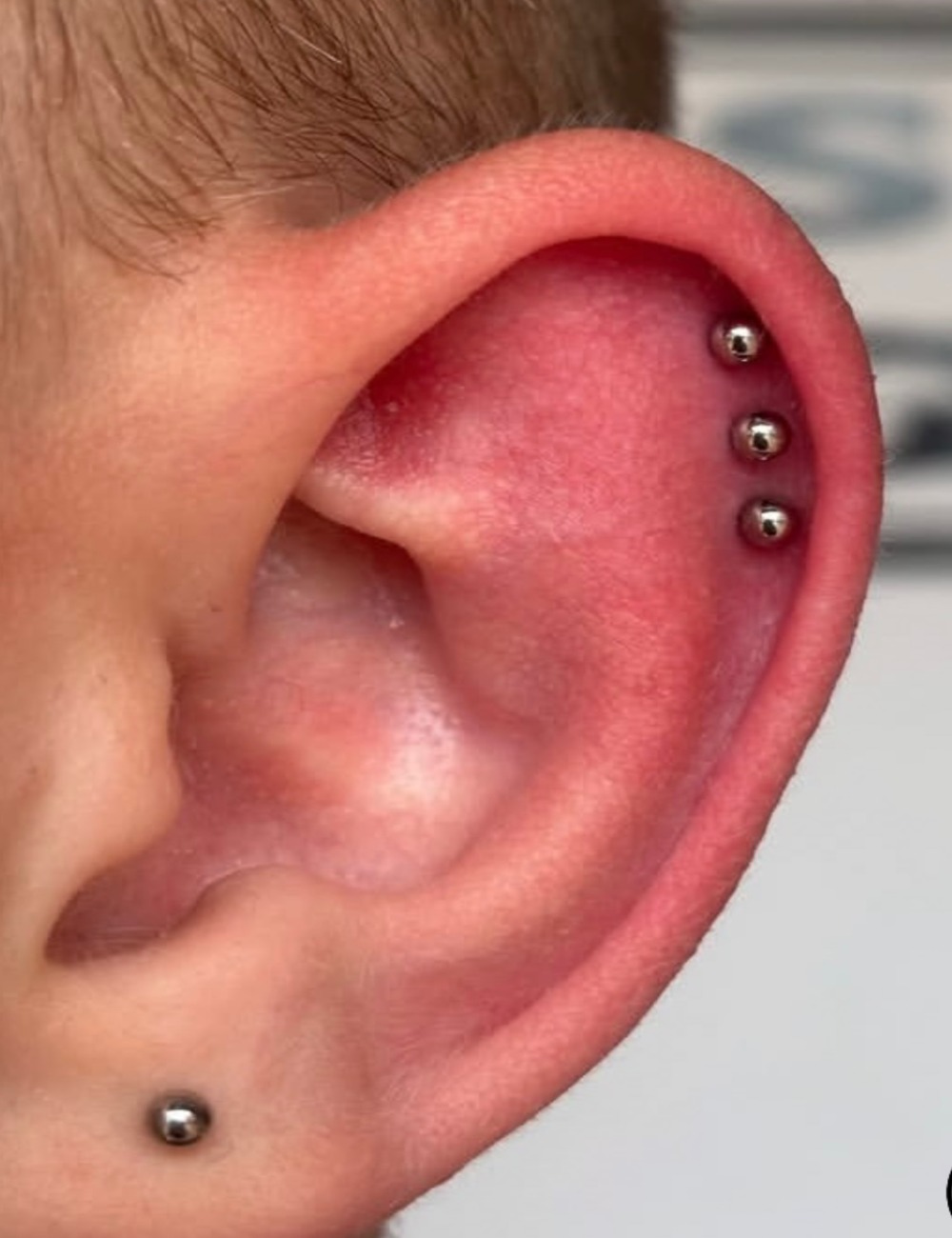 Dárkový poukaz na aplikaci piercingu, microdermalu nebo nákup šperku – ukázka 3 – Darujpoukaz.cz