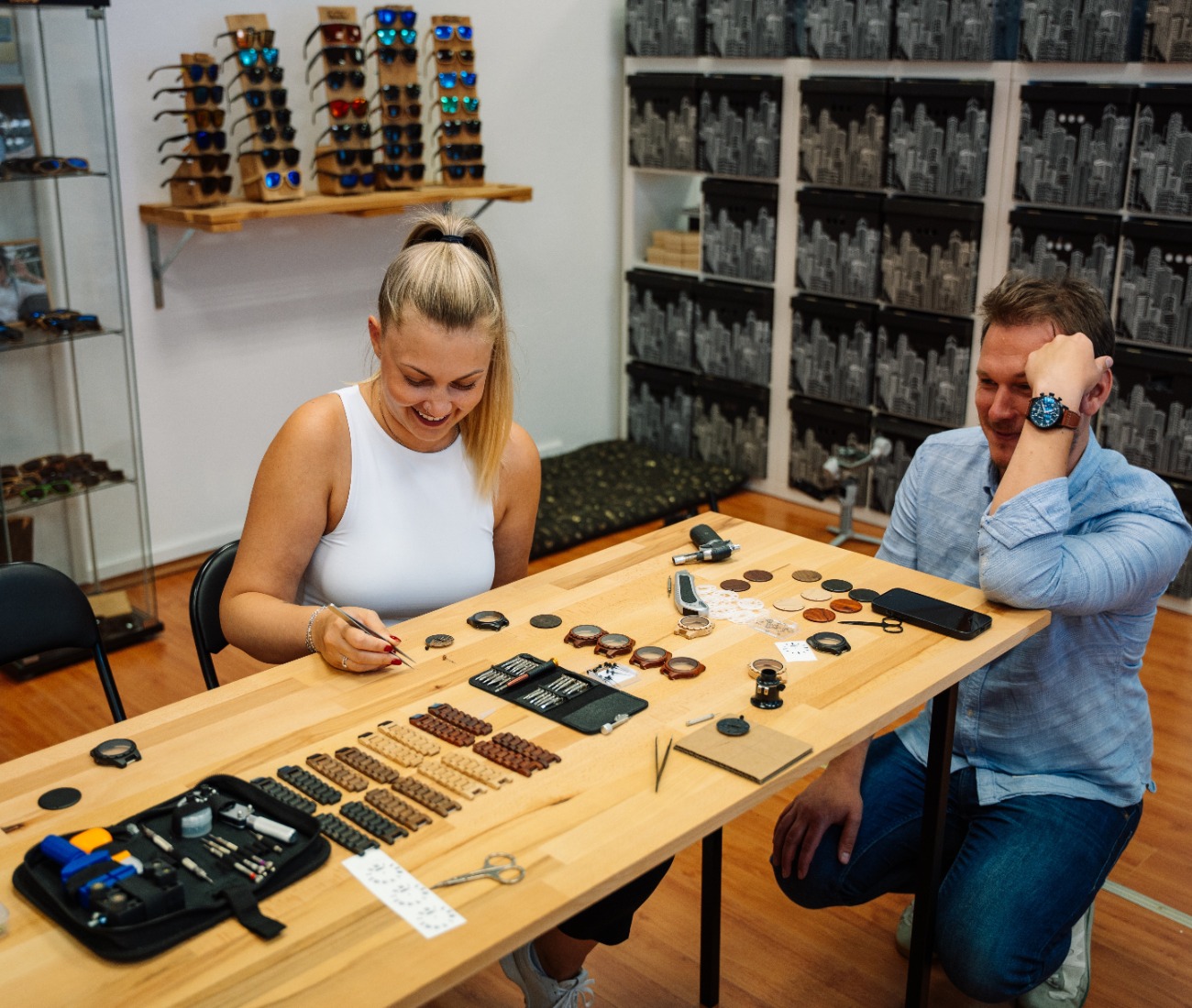 Dárkový poukaz na workshop výroby dřevěných hodinek TimeWood v Praze či Ostravě – ukázka 4 – Darujpoukaz.cz