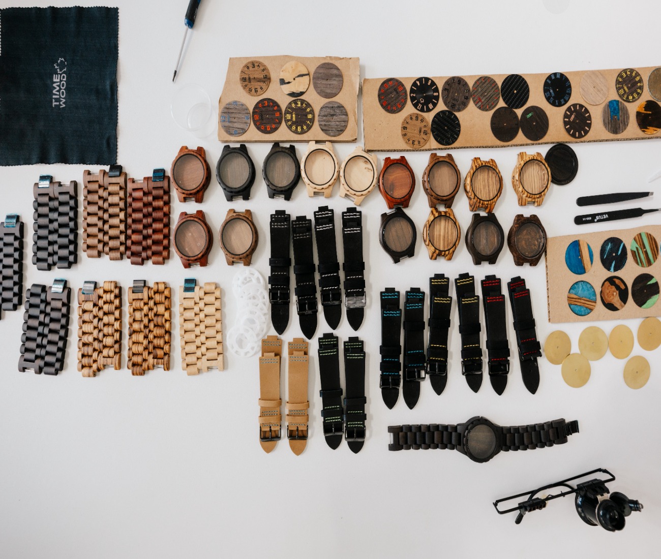 Dárkový poukaz na workshop výroby dřevěných hodinek TimeWood v Praze či Ostravě – ukázka – Darujpoukaz.cz